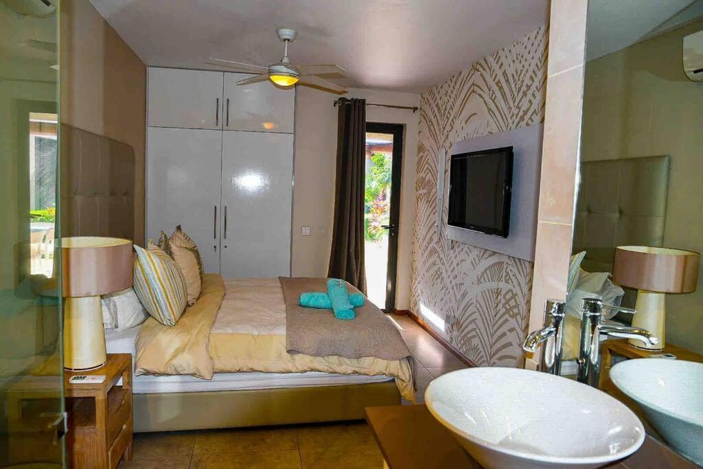 Apartment Beachfront Le Cerisier Trou Aux Biches, Mon Choisy *