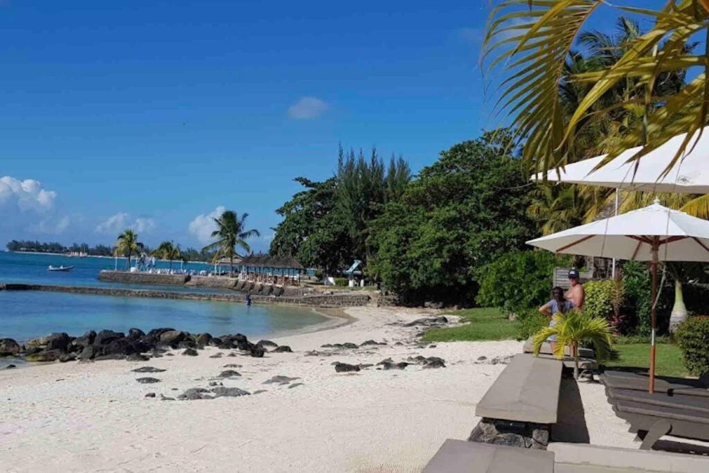 Beachfront Le Cerisier Trou Aux Biches, Mon Choisy Apartment *