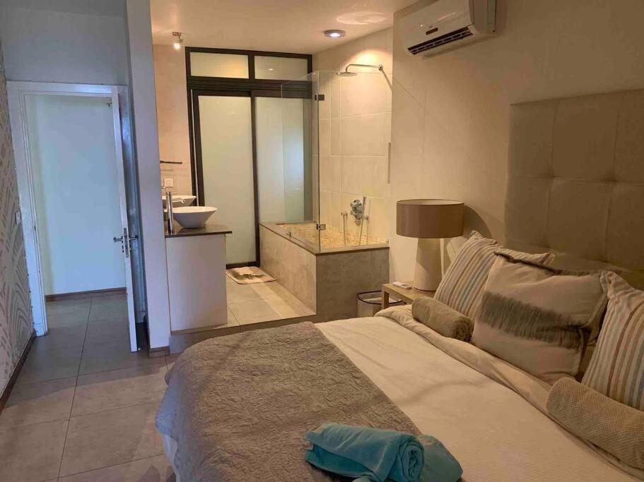 Apartment Beachfront Le Cerisier Trou Aux Biches, Mon Choisy *