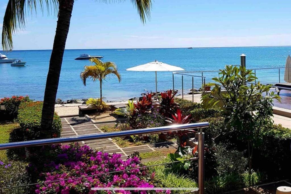 Beachfront Le Cerisier Trou Aux Biches, Mon Choisy Apartment *